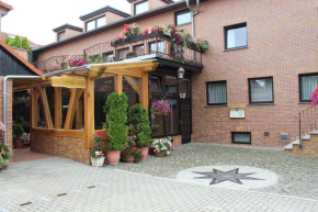 Отель Hotel und Pension Am Burchardikloster  Хальберштадт